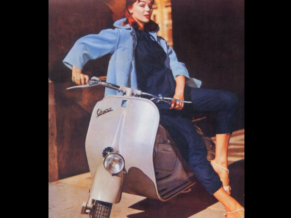 ക്ലാസിക് വെസ്പ സ്കൂട്ടർ പോസ്റ്ററുകള്‍