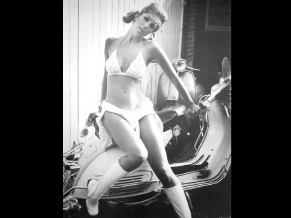 ക്ലാസിക് വെസ്പ സ്കൂട്ടർ പോസ്റ്ററുകള്‍