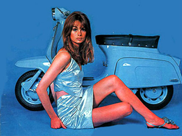 ക്ലാസിക് വെസ്പ സ്കൂട്ടർ പോസ്റ്ററുകള്‍