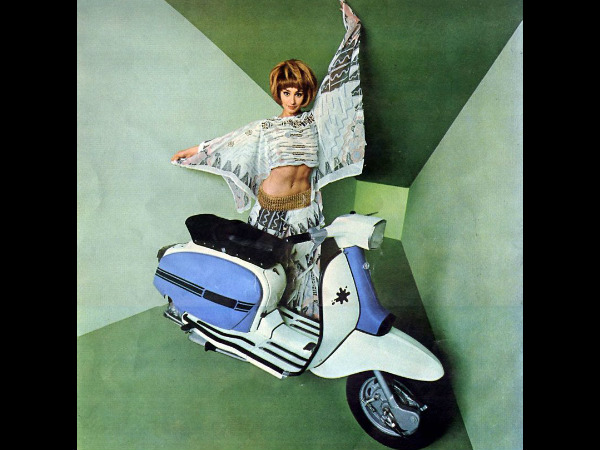 ക്ലാസിക് വെസ്പ സ്കൂട്ടർ പോസ്റ്ററുകള്‍