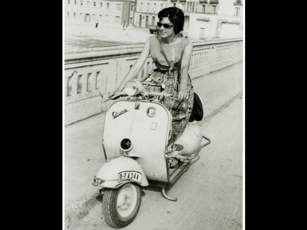 ക്ലാസിക് വെസ്പ സ്കൂട്ടർ പോസ്റ്ററുകള്‍