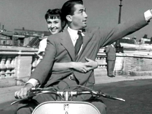 ക്ലാസിക് വെസ്പ സ്കൂട്ടർ പോസ്റ്ററുകള്‍