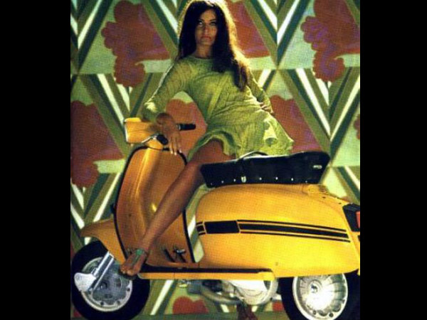 ക്ലാസിക് വെസ്പ സ്കൂട്ടർ പോസ്റ്ററുകള്‍