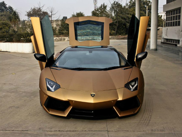 ഡിസി ലംബോർഗിനി അവന്‍റഡോർ പ്രിസം ഗോള്‍ഡ്
