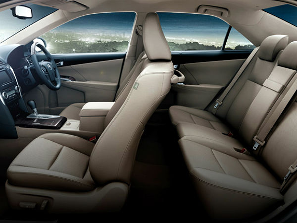 Toyota Camry Hybrid Launched In India