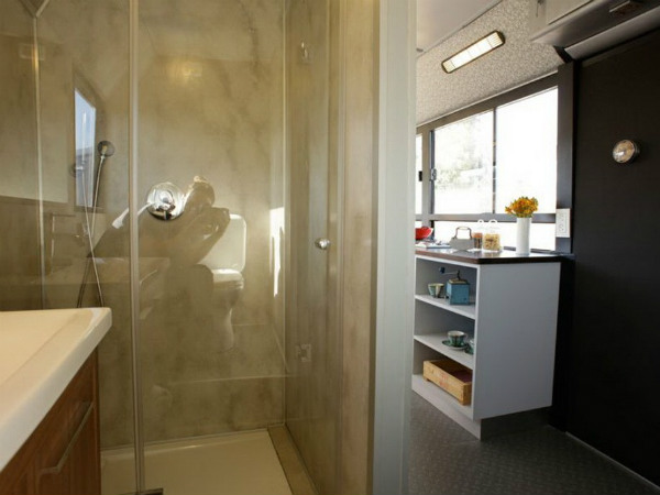 Women Turn Abandoned Bus Into Designer House