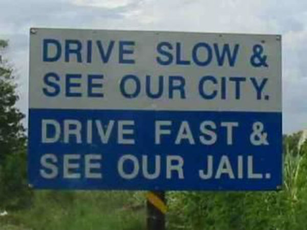 ചിരിപ്പിക്കുന്ന റോഡ് സൈനുകള്‍