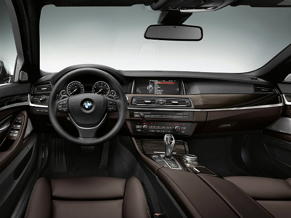 എന്‍ജിനുകളും വേരിയന്റുകളും