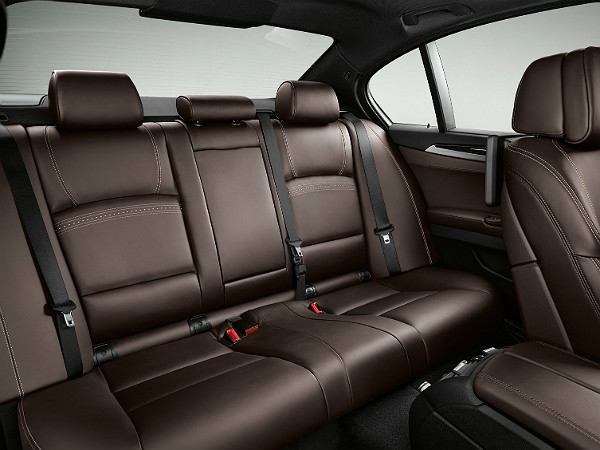 സ്റ്റാന്‍ഡേഡ് ഫീച്ചറുകള്‍