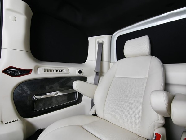 Nissan Evalia based DC Lounge Four