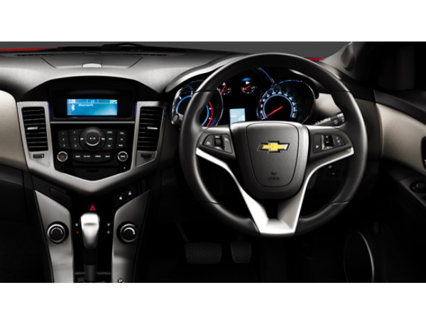 2013 Chevrolet Cruze Facelift Launched In India