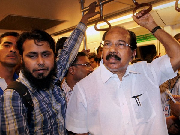 Veerappa Moily Takes Autorickshaw To Office