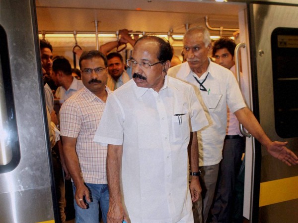Veerappa Moily Takes Autorickshaw To Office