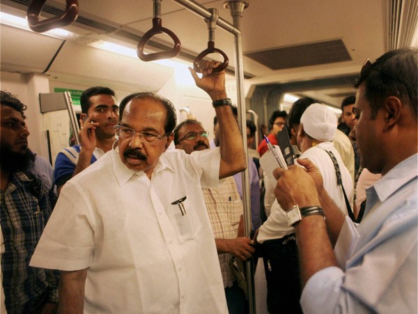 Veerappa Moily Takes Autorickshaw To Office