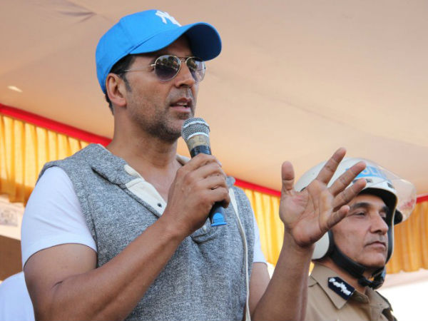 Akshay Kumar Rides Bike For Mumbai Police