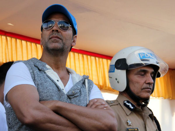 Akshay Kumar Rides Bike For Mumbai Police