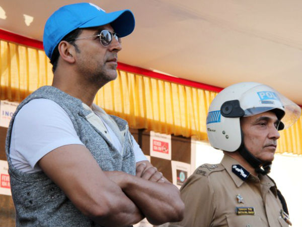 Akshay Kumar Rides Bike For Mumbai Police
