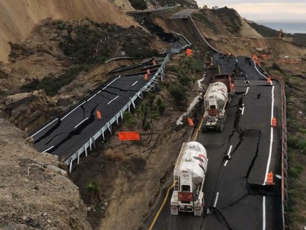 ഇടിഞ്ഞിറങ്ങിയ ഹൈവേ