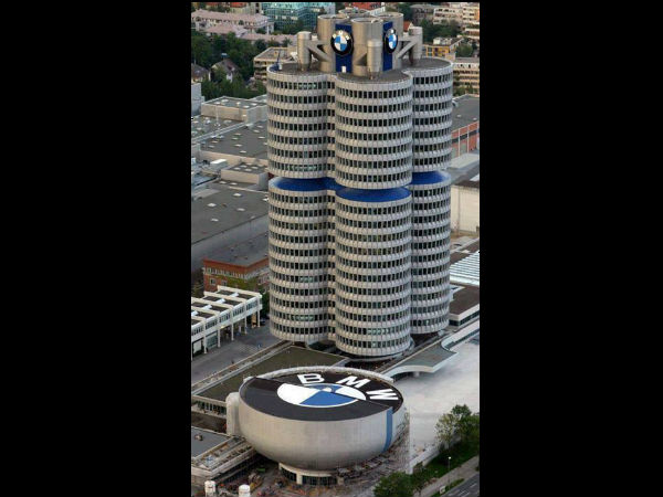 എന്തൊക്കെ കാണണം!