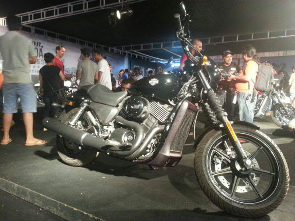 ബുക്കിംഗ്