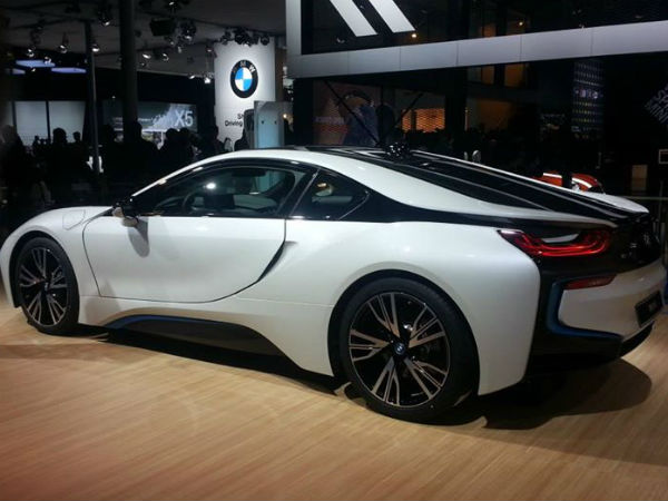 സച്ചിൻ ടെൻഡുൽക്കർ ബിഎംഡബ്ല്യു ഐ8 അവതരിപ്പിക്കുന്നു