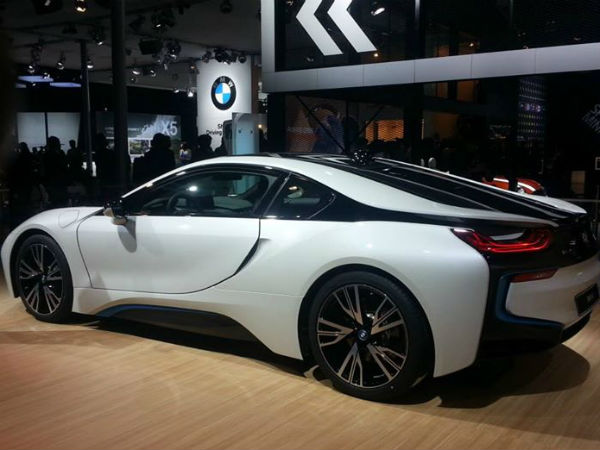 സച്ചിൻ ടെൻഡുൽക്കർ ബിഎംഡബ്ല്യു ഐ8 അവതരിപ്പിക്കുന്നു