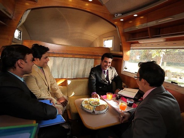 പിസിപി മോട്ടോഴ്സിൻറെ കാരവാൻ കാണാം