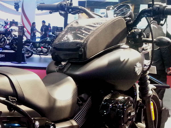 ഓട്ടോ എക്സ്പോയിലെ ഹാർലി ആക്സസറി പ്രദർശനം