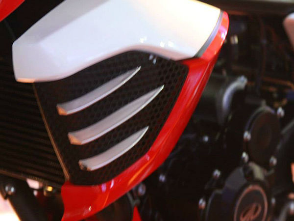 മഹീന്ദ്ര മോജോ റേസിംഗ് ലിവറിയിൽ