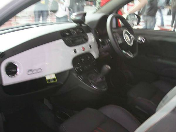 ഫിയറ്റ് 500 അബാർത്ത് ലോഞ്ച്