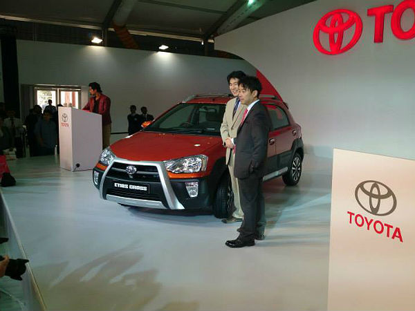 എട്യോസ് ക്രോസ്സ് ബുക്കുചെയ്യാം