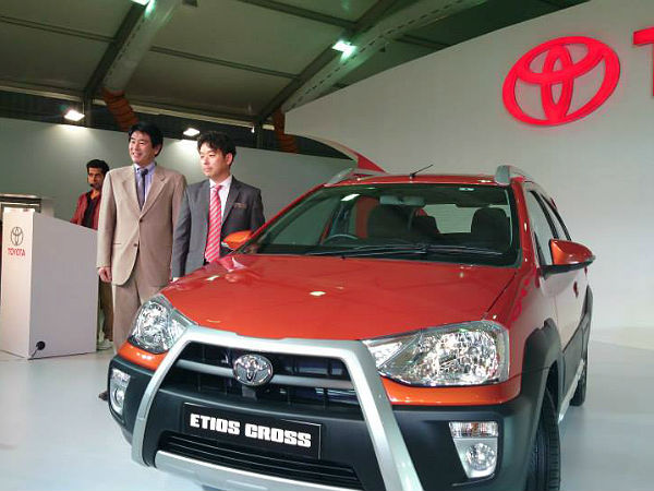 എട്യോസ് ക്രോസ്സ് ബുക്കുചെയ്യാം