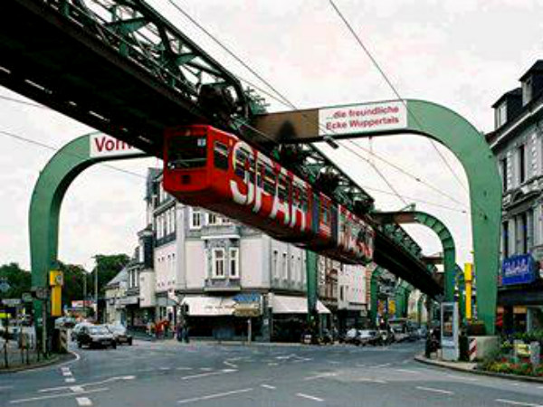 തലകീഴായ ദേശത്ത്