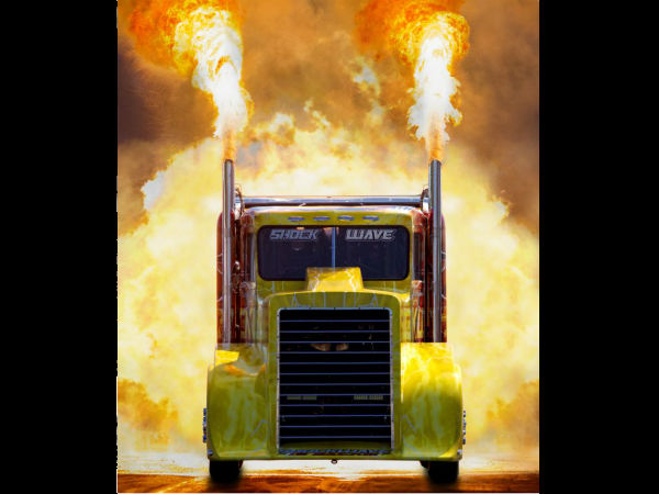 തീ തുപ്പുന്ന പാണ്ടിലോറി