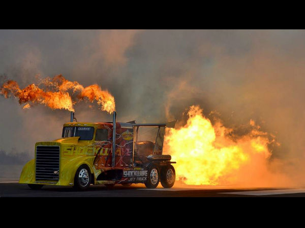 തീ തുപ്പുന്ന പാണ്ടിലോറി