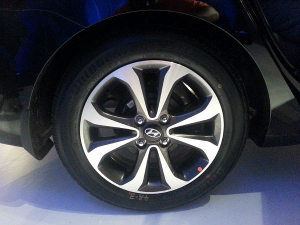 കൂ‌ടുതൽ ചിത്രങ്ങൾ