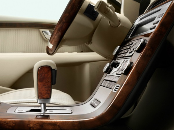 വേരിയന്റുകളും വിലയും