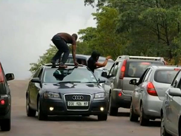 കാണുന്നില്ലേ?