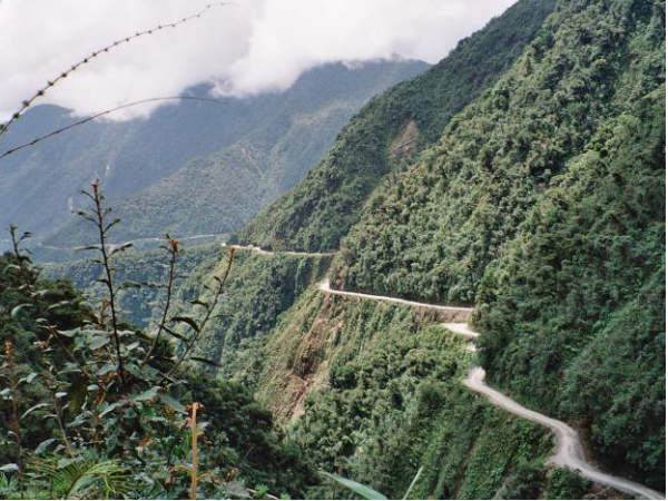 മരണം ഒരു ടയർപാടകലെ