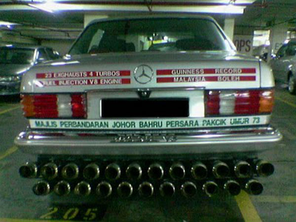 ഫെരാരിയെ ലംബോര്‍ഗിനിയുടെ അടുത്തു കിട്ടിയപ്പോള്‍