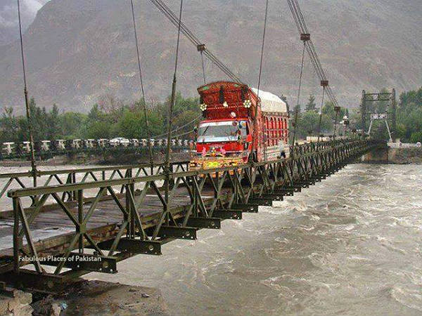 ഫെരാരിയെ ലംബോര്‍ഗിനിയുടെ അടുത്തു കിട്ടിയപ്പോള്‍