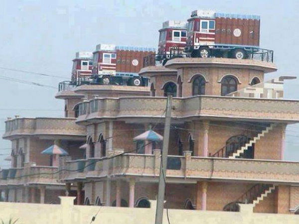 ഫെരാരിയെ ലംബോര്‍ഗിനിയുടെ അടുത്തു കിട്ടിയപ്പോള്‍