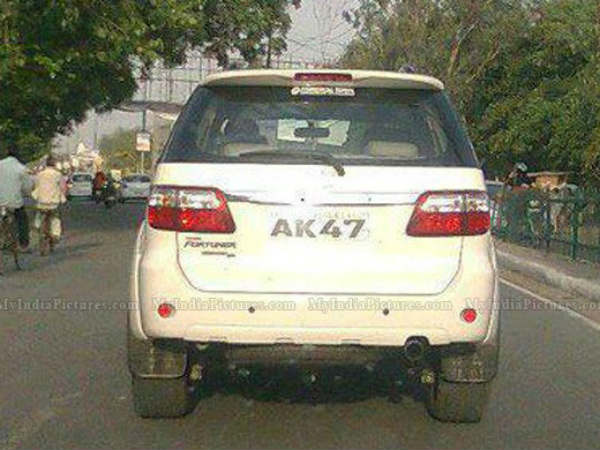 പതിനാറു വയതിനിലേ...