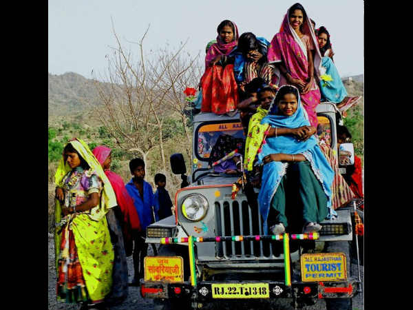 പതിനാറു വയതിനിലേ...