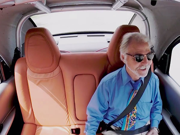 സ്റ്റീയറിംഗ് വീലില്ലാത്ത ഗൂഗിള്‍ കാര്‍ നിരത്തില്‍