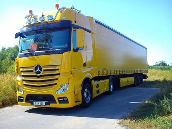 വിചിത്രസുന്ദരം ഈ ലോകം!!