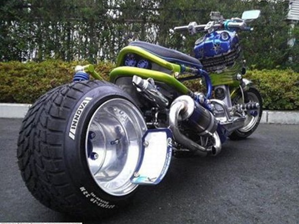 വിചിത്രസുന്ദരം ഈ ലോകം!!