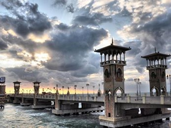 വിചിത്രസുന്ദരം ഈ ലോകം!!