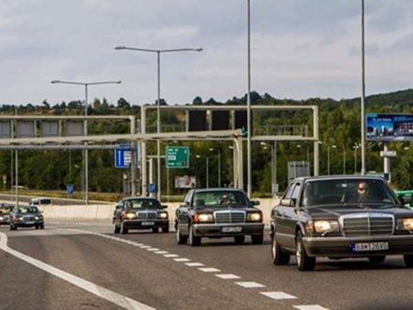 വിചിത്രസുന്ദരം ഈ ലോകം!!