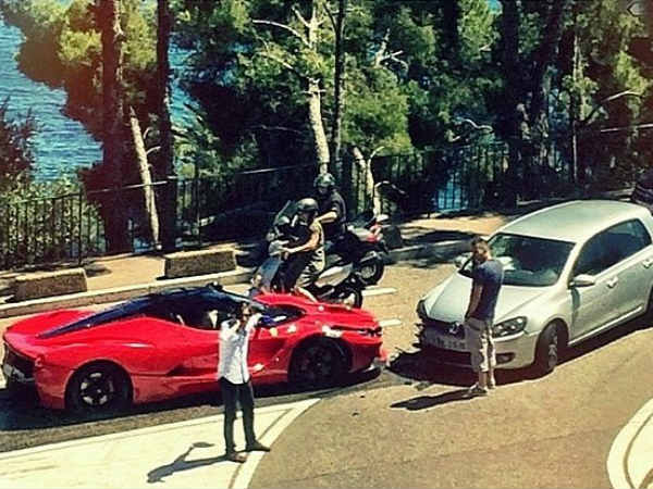 ലാഫെരാരി അപകടത്തിന്റെ കൂടുതല്‍ ചിത്രങ്ങൾ